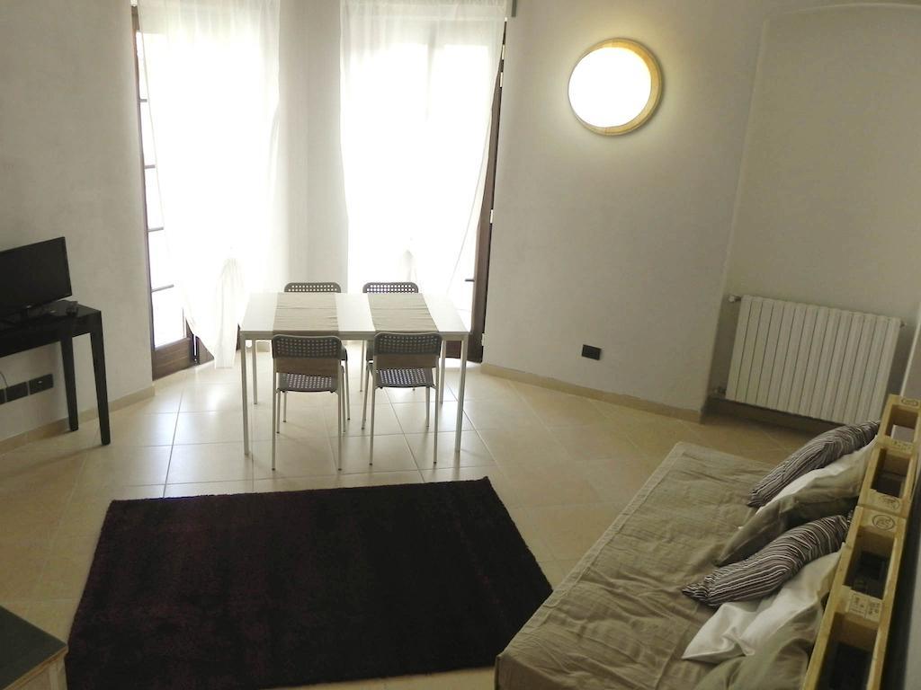 La Casa Di Milly Apartman Alba  Szoba fotó